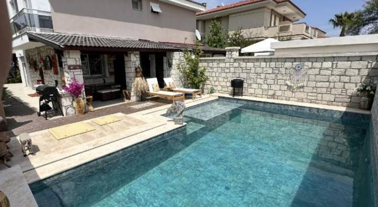 Villa with pool in Cesme