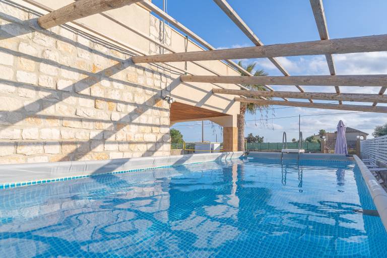 Villa 'Marta Maria Con Giardino' with Private Pool, Wi-Fi and Air Conditioning in Syracuse