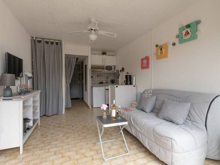 Rental apartment with patio — photo 4