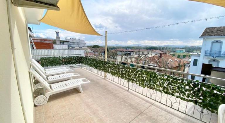 Rental apartment with patio & pool — photo 5
