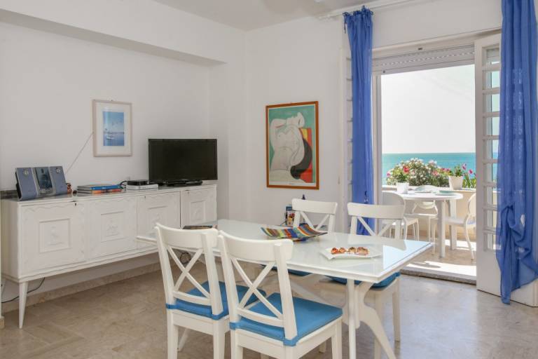 Rental apartment with barbeque, yard & patio | Sea view — photo 3