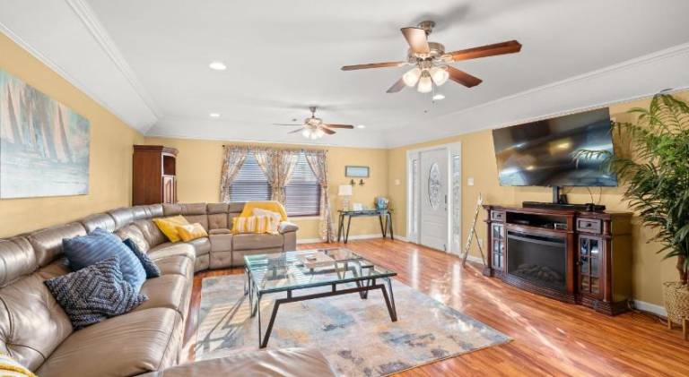 Fully equipped house | Next to the beach | Suitable for remote work | Pets are welcome in Galveston, TX