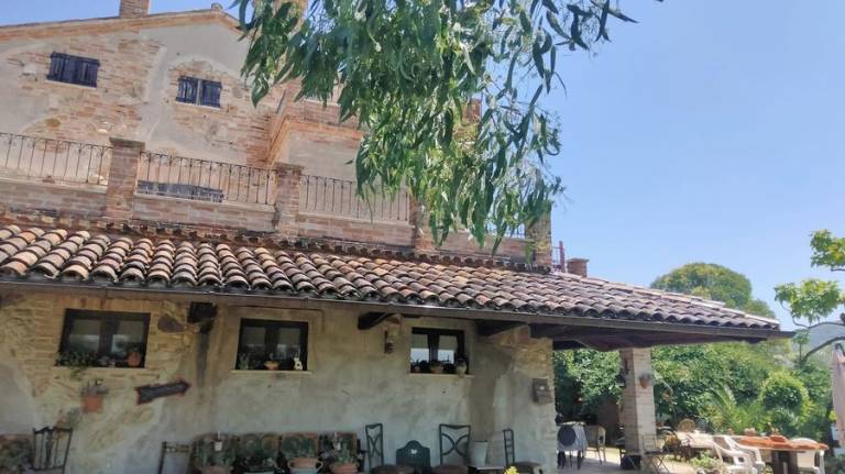 La Meridiana BIO Agriturismo: Medioevo - camera matrimoniale, colazione su richiesta — photo 3