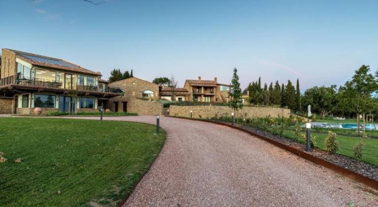 Villa with hot tub & pool — photo 4