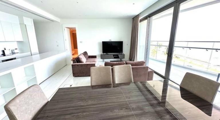 Apartment with pool — photo 3