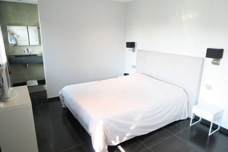 Fully equipped villa with private pool, barbecue & yard | Pool view | Beach nearby | Dogs allowed — photo 3
