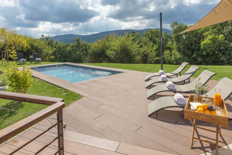Villa with grill, patio & yard — photo 3