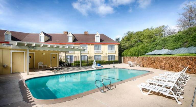 Red Lion Inn and Suites Auburn — photo 5
