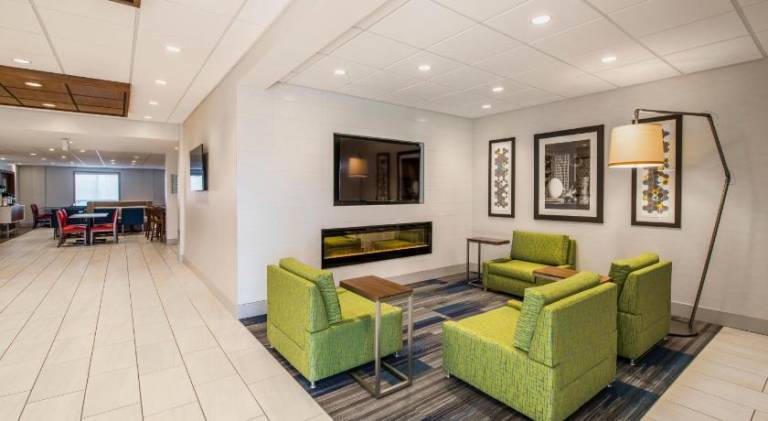 Holiday Inn Express Airdrie By IHG — photo 3