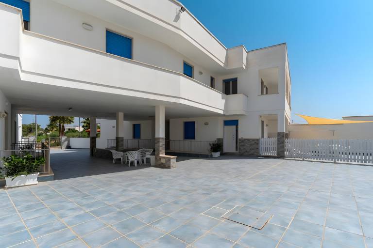 Holiday apartment with 1 room for 6 persons in Alliste