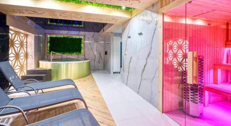 Serviced apartment with yard, jacuzzi & patio — photo 4