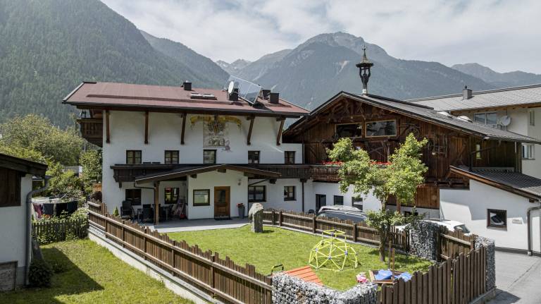 House with barbeque, terrace & garden | Perfect for remote work in Umhausen