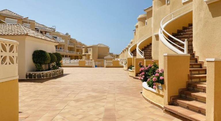 Rental apartment with pool & terrace — photo 3