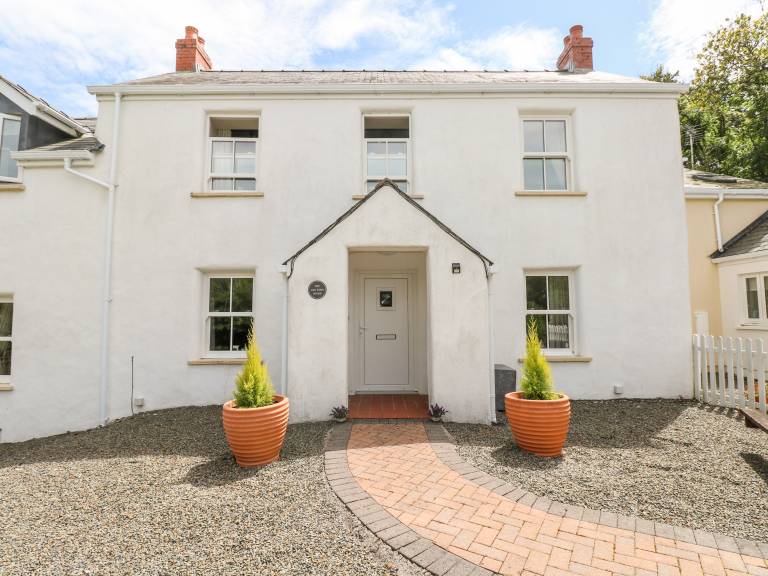 Cottage with garden | Beach view in Tenby