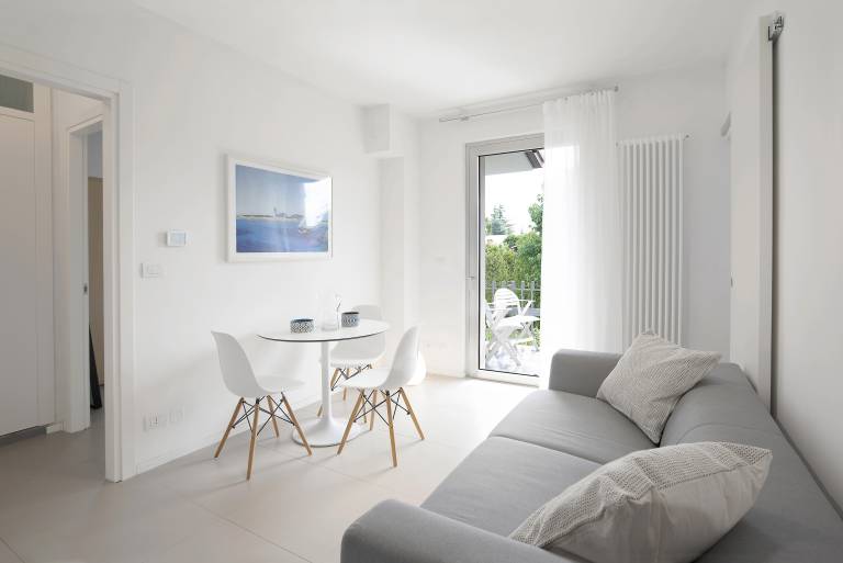 Apartment with terrace, pool & garden — photo 4