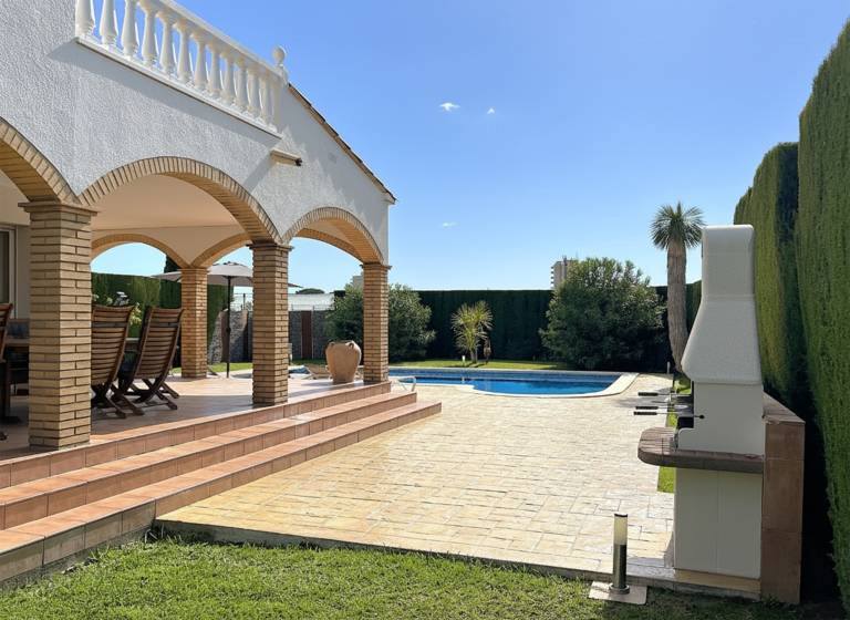Fully equipped beautiful villa with grill, yard & private pool | Pet-friendly — photo 4