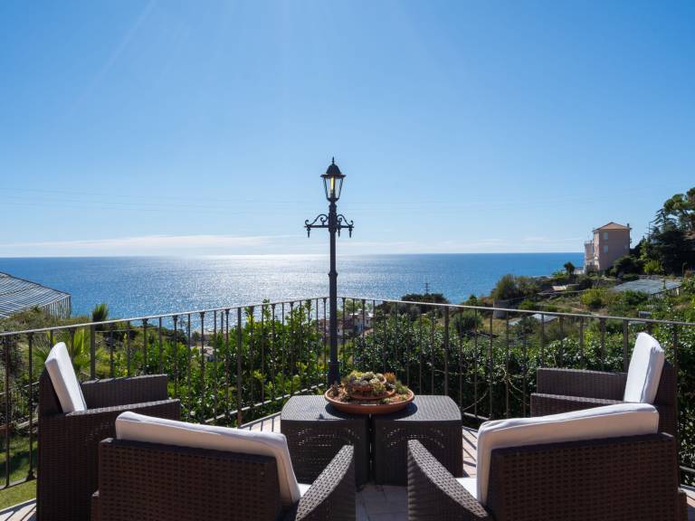 Holiday apartment with terrace, barbecue & garden | Sea view — photo 3
