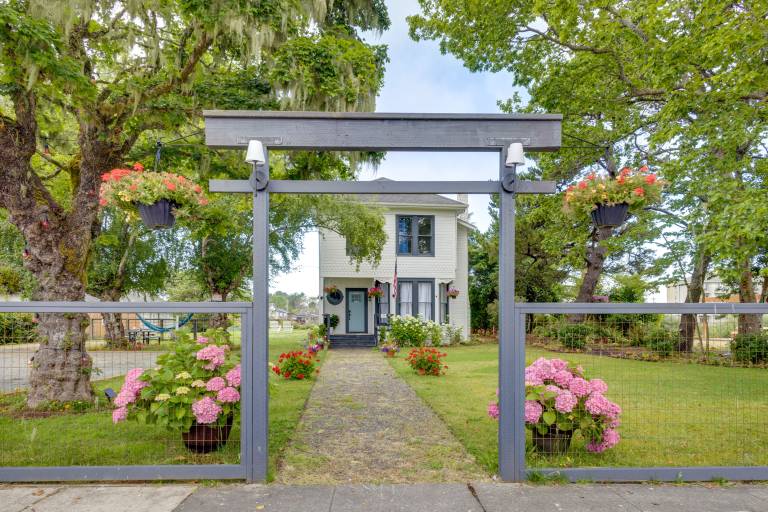 Walk to Beach: Vintage Riverside Home in Seaside! — photo 3