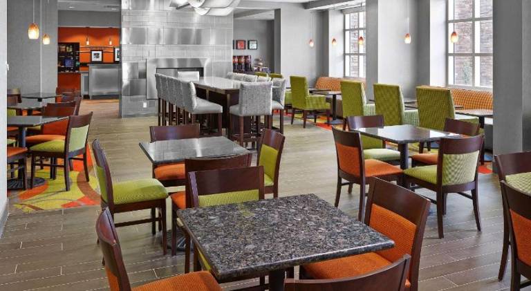Hampton Inn by Hilton Calgary Airport North — photo 4