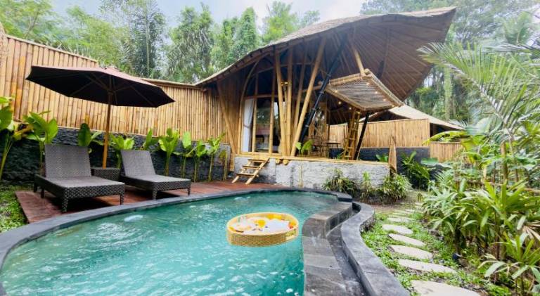 Villa with terrace, hot tub & private pool | Pets allowed — photo 2