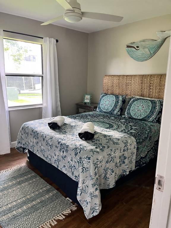 Vacation home with yard — photo 4
