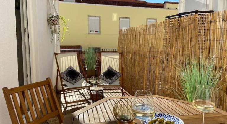Baixa and Alfama at your Doorstep, Terrace AirCon in Lisbon
