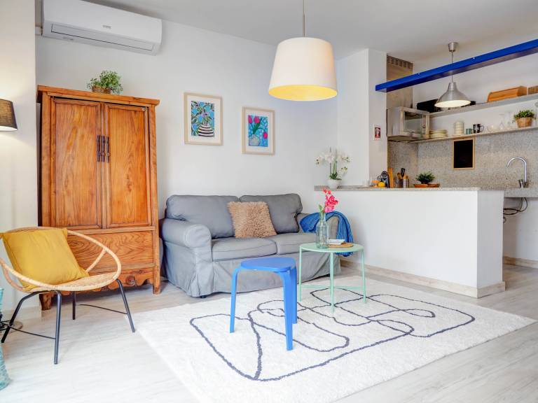 Family-oriented wonderful rental apartment with patio | City view | Next to the beach | Suitable for remote work | Pets are welcome — photo 3