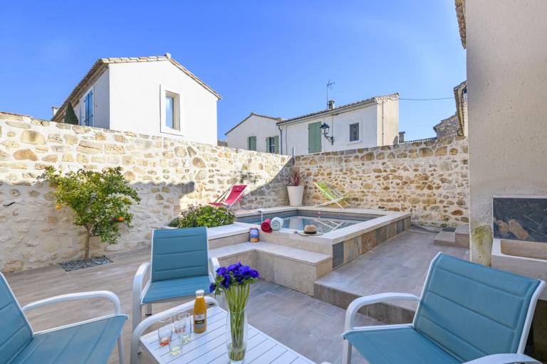Vacation home with private pool, terrace & barbecue in Maussane-les-Alpilles