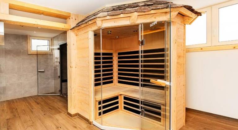 Apartment with jacuzzi — photo 3