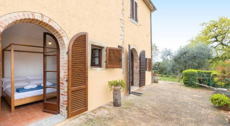 Ample villa with grill, yard & pool | Suitable for remote work | Pets allowed — photo 5