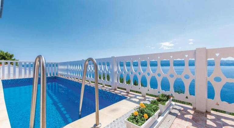 Rental apartment with terrace & pool — photo 5