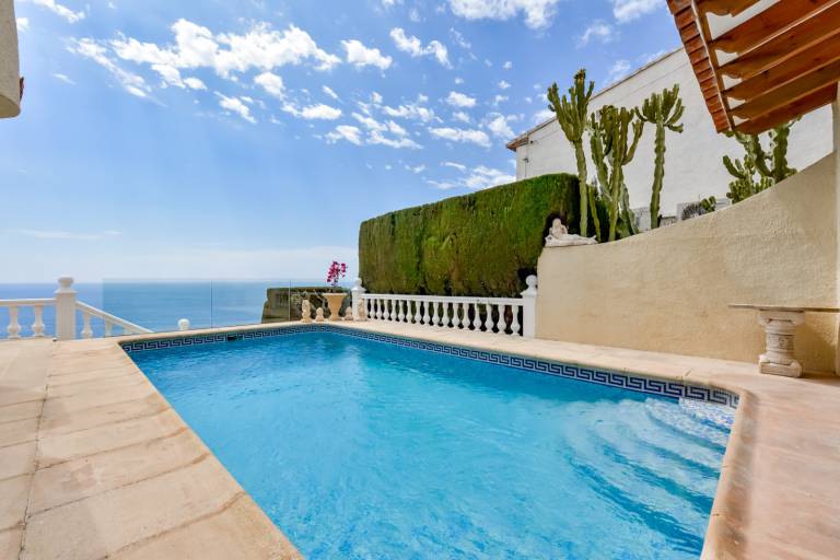 Villa with patio, private pool & barbeque — photo 5