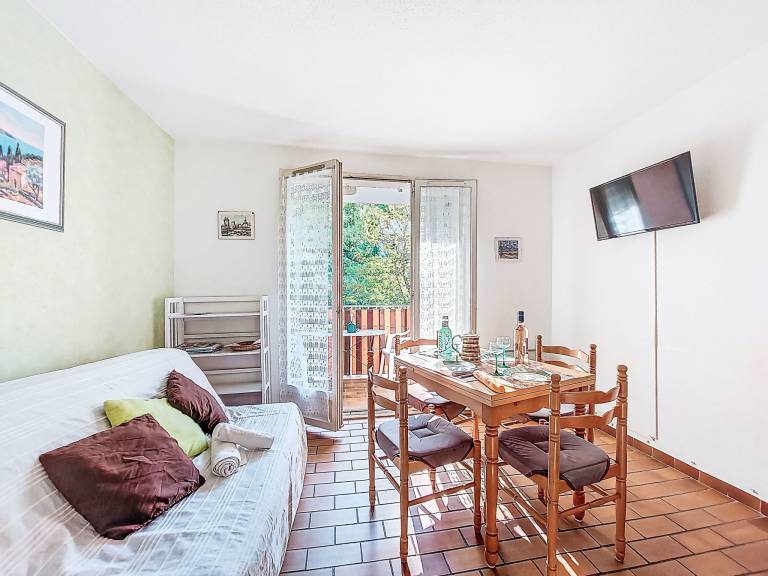 Holiday apartment with terrace & garden — photo 4
