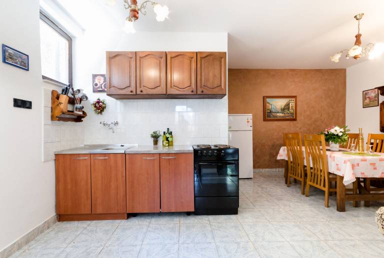 Apartment with grill & terrace | Garden view — photo 4