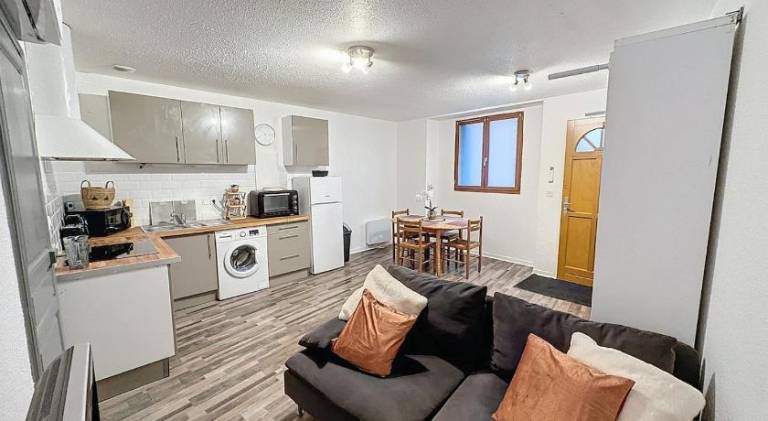 Holiday apartment with 1 room for 4 persons in Lourdes