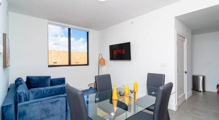 Cozy Miami 2BR Oasis Near Brickell, Calle Ocho & Marlins Stadium — photo 4