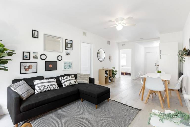 Charming 2 Bedroom Apartment in Victoria Park — photo 2