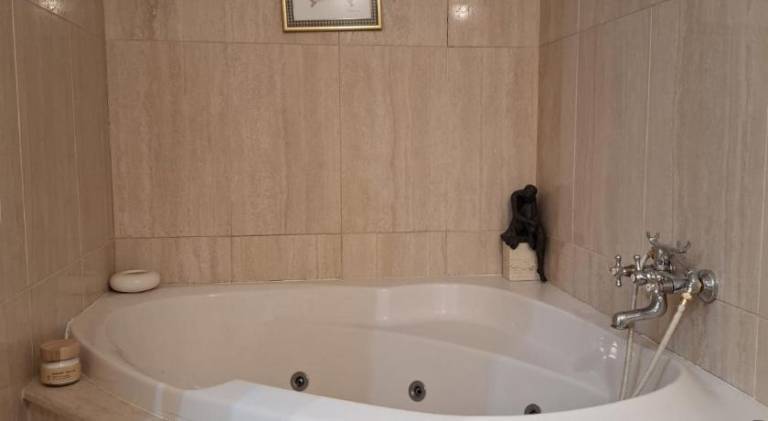 Beautiful rental apartment with jacuzzi | Pets allowed — photo 3