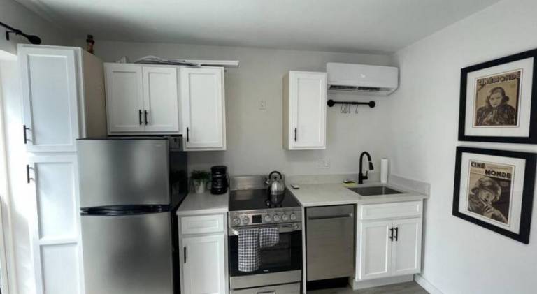 Cute Microapartment Walkable to Everything — photo 4