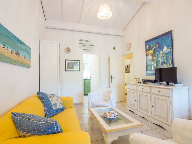 Fully equipped vacation home with terrace & pool | Close to the beach | Pets are welcome — photo 3