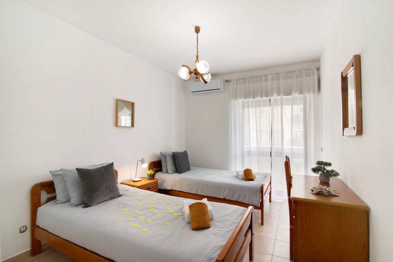 Family-friendly charming apartment with pool, barbeque & fast internet | City view | Next to the beach | Suitable for remote work | Pets allowed in Portimão