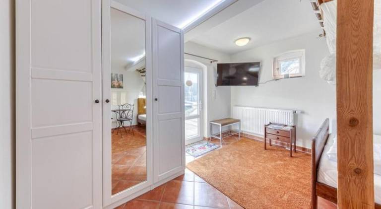 Beautiful apartment with yard & terrace | Pets are welcome — photo 3