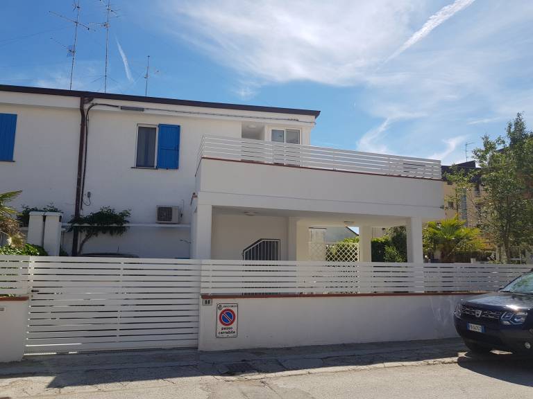 Rental apartment with garden, barbeque & terrace | Garden view — photo 3