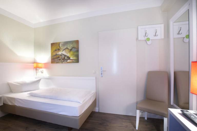 Basic Hotel Ostseehalle — photo 5