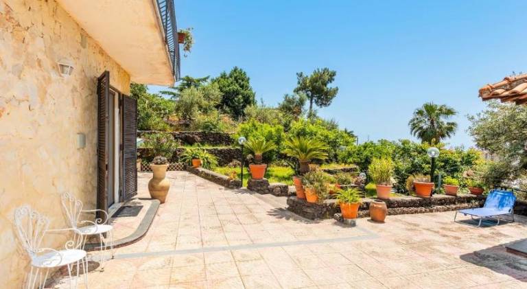 Villa with private pool, terrace & hot tub — photo 5