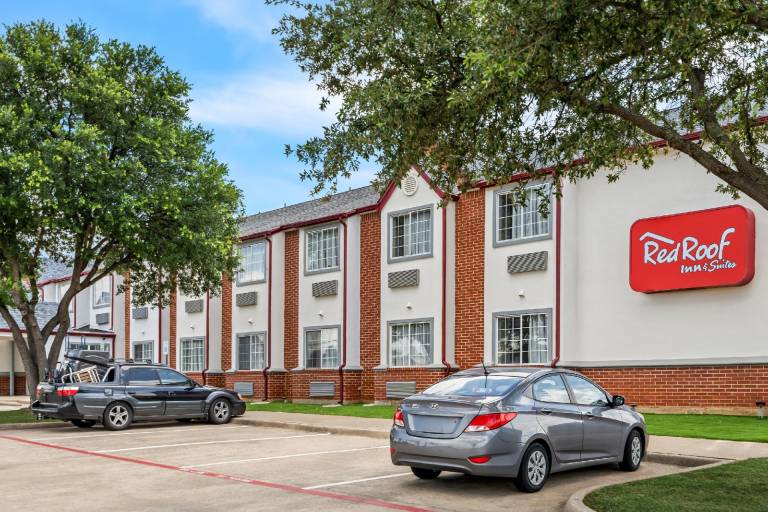 Red Roof Inn & Suites Euless - DFW Airport Southwest in Bedford, TX
