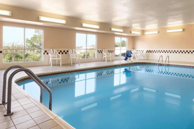 Country Inn & Suites by Radisson, Davenport - Quad Cities — photo 4