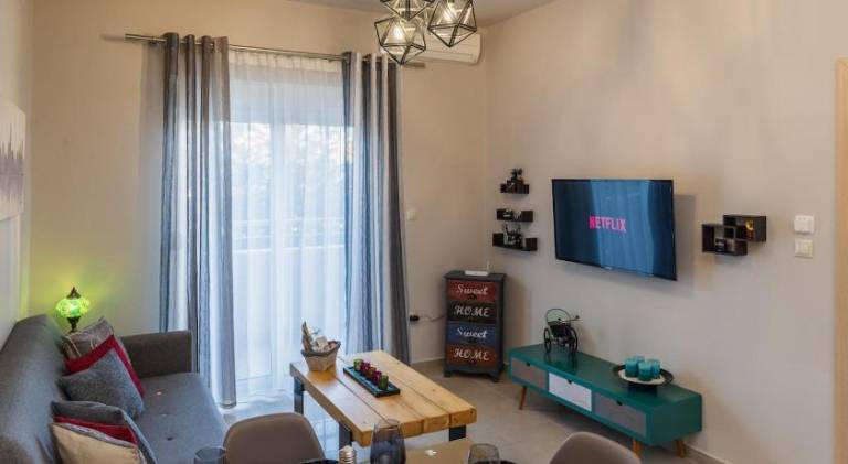 Apartment with patio — photo 2
