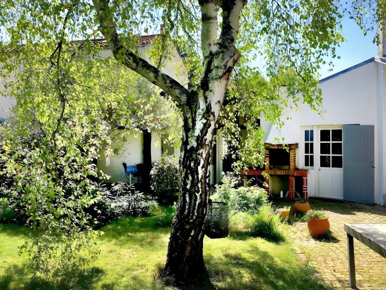 Vacation home with grill, terrace & fast internet | Garden view — photo 2