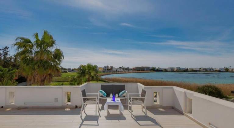 Rental apartment with yard, patio & grill | Next to the beach | Dogs allowed — photo 3